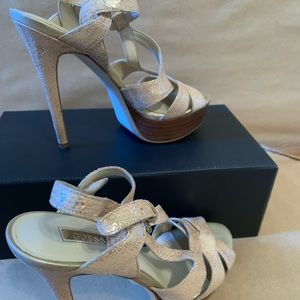 Brand new guess designer comfortable size 6.5 heel